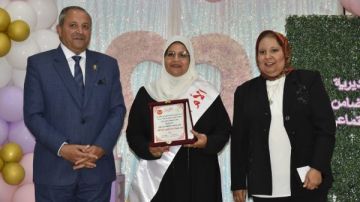 محافظ بورسعيد يكرم الأمهات المثاليات على مستوى المحافظة