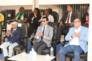 وزير الشباب والرياضة ورئيس اللجنة الأولمبية يفتتحان البطولة الإفريقية للسباحة للناشئين