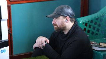 50 صور من جنازة زوجة الفنان نضال الشافعي ومساندة قوية من أهل الفن