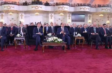 الرئيس السيسي وماكرون يشاهدان فيلما تسجيليا بعنوان مصر وفرنسا شراكة إستراتيجية فرص بلا حدود الرئيس السيسي وماكرون يشاهدان فيلما تسجيليا بعنوان مصر وفرنسا شراكة إستراتيجية فرص بلا حدود