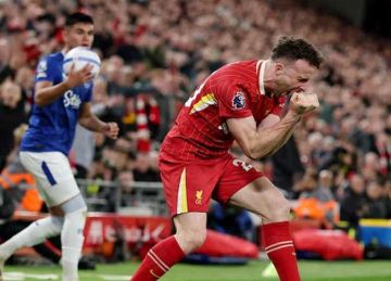  كلمتان .. نجم ليفربول يوجه رسالة للجماهير بعد الاقتراب من لقب الدوري الإنجليزي