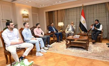 وزير الشباب والرياضة يكرم أبطال منتخب سلاح السيف بعد فوزه بذهبية بطولة العالم وزير الشباب والرياضة يكرم أبطال منتخب سلاح السيف بعد فوزه بذهبية بطولة العالم