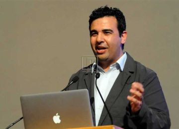 عصام حجي يوجه الشكر لـ وزير الخارجية بعد تكليفه بنقل جثمان والدته إلى مصر (فيديو) عصام حجي يوجه الشكر لـ وزير الخارجية بعد تكليفه بنقل جثمان والدته إلى مصر (فيديو)