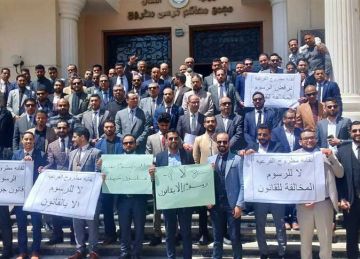 محامو مطروح يحتجون على زيادة رسوم التقاضي.. والنقيب يحذر من خطوات تصعيدية 