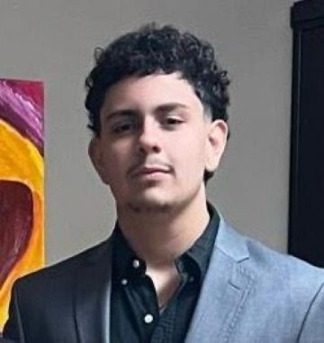 الطالب يوسف دلياني ينتزع لفلسطين الجائزة الأولى كأفضل محاور سياسي في مؤتمر الأمم المتحدة النموذجي الدولي بفرنسا