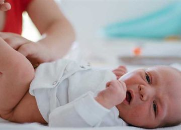 العثور على طفل حديث الولادة داخل المقابر في قنا