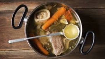 شوربة الكوارع.. سر البشرة الشابة وصحة المفاصل وطريقة تحضيرها