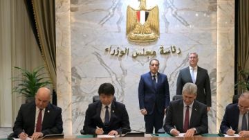 مدبولي يشهد توقيع حزمة تنفيذ المرحلة الأولى من مشروع مجمع البحر الأحمر للبتروكيماويات مدبولي يشهد توقيع حزمة تنفيذ المرحلة الأولى من مشروع مجمع البحر الأحمر للبتروكيماويات