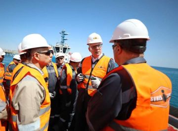 وزير البترول يتفقد تسهيلات الشركة العربية لأنابيب البترول سوميد بميناء العين السخنة