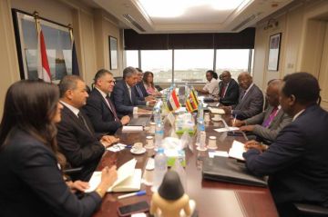 وزير السياحة والآثار ونظيره الأوغندي يبحثان إمكانية تنفيذ برامج سياحية مشتركة بين البلدين