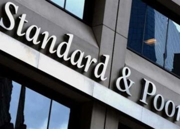  ستاندرد آند بورز تخفض نظرتها المستقبلية لتصنيف مصر الائتماني إلى مستقرة .. و فيتش تبقيها عند نفس المستوى