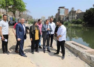 محافظ المنوفية يتفقد صوامع القمح ومشروعات التطوير والرصف بقويسنا