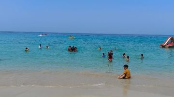 مصايف الإسكندرية: رفع الرايات الخضراء وسط نسب إقبال متوسطة مصايف الإسكندرية: رفع الرايات الخضراء وسط نسب إقبال متوسطة