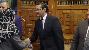 وزير الشباب والرياضة وأعضاء نقابة الصحفيين يشاركون في عزاء شقيقة خالد البلشي صور