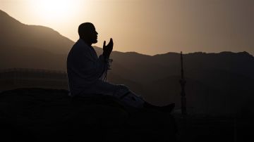 أذكار المساء مكتوبة كما كان النبي يرددها.. لا تفوت أجرها