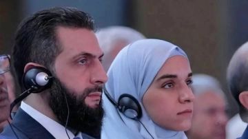 برفقة أمينة أردوغان.. زوجة أحمد الشرع تثير تفاعلا واسعا بعد ظهورها في تركيا فيديو برفقة أمينة أردوغان.. زوجة أحمد الشرع تثير تفاعلا واسعا بعد ظهورها في تركيا فيديو