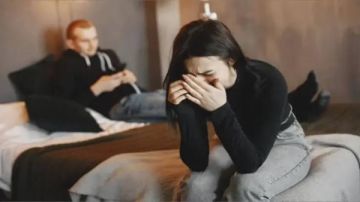 خدعة الغازلايتنج.. حين يتحول الحب إلى ساحة تشكيك وتدمير نفسي