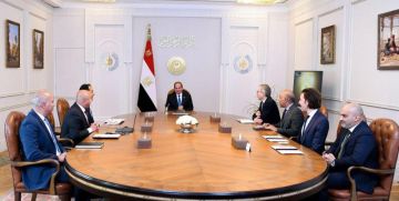 الرئيس السيسي يستعرض مشروعات ألستوم الفرنسية في مصر .. وجهود توطين صناعات السكك الحديدية