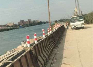 تفاديا لتكرار الحوادث.. محافظ الشرقية يتابع إنشاء حاجز وتركيب لوحات إرشادية بالطريق الدائري الأوسطي