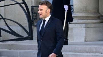 الرئيس الفرنسي يصل مصر.. ويؤكد: فخور بقوة التعاون الاستراتيجى مع القاهرة الرئيس الفرنسي يصل مصر.. ويؤكد: فخور بقوة التعاون الاستراتيجى مع القاهرة