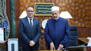 الإمام الأكبر يهنئ مستشار رئيس جامعة الأزهر للابتكار وريادة الأعمال.. اعرف السبب الإمام الأكبر يهنئ مستشار رئيس جامعة الأزهر للابتكار وريادة الأعمال.. اعرف السبب