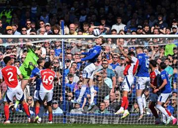 بعد تعثر أرسنال أمام إيفرتون.. ماذا يحتاح ليفربول للتتويج رسميا بلقب البريميرليج ؟