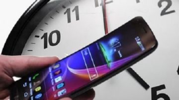 باقي يومان فقط موعد تطبيق التوقيت الصيفي 2025 بعد قرار الحكومة.. وكيفية ضبط ساعة هاتفك