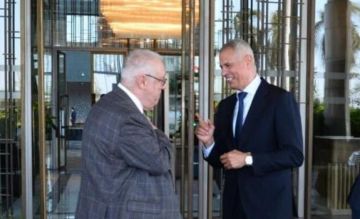 رئيس القابضة لمصر للطيران يلتقي أمين عام الاتحاد العربي للنقل الجوي لبحث الوصول إلى صفر انبعاث رئيس القابضة لمصر للطيران يلتقي أمين عام الاتحاد العربي للنقل الجوي لبحث الوصول إلى صفر انبعاث