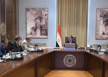 رئيس الوزراء يتابع عددا من الموضوعات المتعلقة بملف الطاقة رئيس الوزراء يتابع عددا من الموضوعات المتعلقة بملف الطاقة