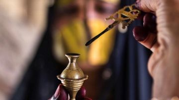 استشاري كحل الحناء جهل.. عادات شعبية تسبب العمى كادت تفقد 3 أطفال بصرهم استشاري كحل الحناء جهل.. عادات شعبية تسبب العمى كادت تفقد 3 أطفال بصرهم