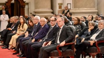 بحضور كبار الشخصيات.. السفير البابوي بمصر يترأس القداس لراحة نفس فرنسيس بحضور كبار الشخصيات.. السفير البابوي بمصر يترأس القداس لراحة نفس فرنسيس