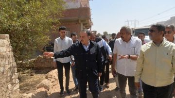 خلال جولته بقرية البلايزة.. محافظ أسيوط يوجه بإنشاء مشغل خياطة ومركز تحفيظ قرآن خلال جولته بقرية البلايزة.. محافظ أسيوط يوجه بإنشاء مشغل خياطة ومركز تحفيظ قرآن