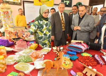 محافظ أسيوط يتفقد مدرستي هدى شعراوي والنهضة الإعدادية بنات بحي غرب لمتابعة سير العملية التعليمية