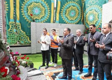 محافظ الشرقية يضع إكليلا من الزهور على النصب التذكاري لشهداء مدرسة بحر البقر محافظ الشرقية يضع إكليلا من الزهور على النصب التذكاري لشهداء مدرسة بحر البقر