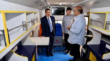 محافظ المنوفية يتفقد مكتبة مصر العامة المتنقلة لتقديم الخدمات الثقافية المتنوعة