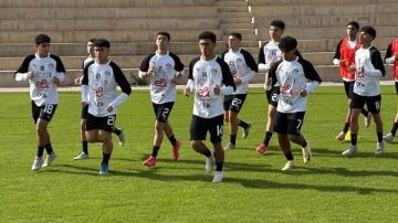 المنتخب الوطني تحت 17 عاما يستأنف تدريباته استعدادا لمباراة أنجولا المنتخب الوطني تحت 17 عاما يستأنف تدريباته استعدادا لمباراة أنجولا