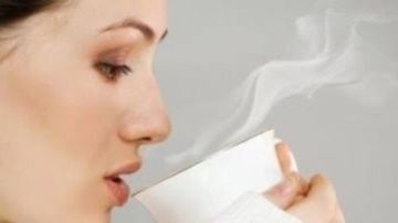 نشرة المرأة والمنوعات شرب الماء الدافيء على معدة فارغة مضر بالصحة.. عرضان بسيطان يشيران إلى الإصابة بسرطان القولون المميت