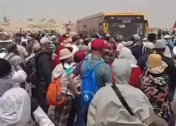 وزير السياحة والآثار: نعترف بوجود خطأ في أزمة تشغيل الأهرامات: سوء التعامل مع السائحين لن يستمر وزير السياحة والآثار: نعترف بوجود خطأ في أزمة تشغيل الأهرامات: سوء التعامل مع السائحين لن يستمر