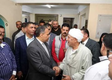 خلال تفقده إدارة حماية أملاك الدولة .. محافظ الشرقية للمواطنين: أنا هنا بينكم لإنهاء مصالحكم 