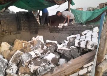 الأجهزة التنفيذية تتصدى لبناء سور مخالف دون ترخيص في الزقازيق