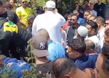 وداع مؤلم: بورسعيد تشيع بطل النيل الذي ضحى بحياته لإنقاذ سيدة من الغرق (صور)