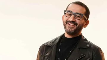 أحمد حلمي يعتذر عن واقعة الملحن مصطفى جاد خلال عرض مسرحية بني آدم 