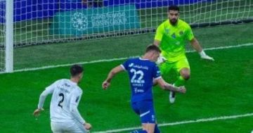 الهلال ضد الشباب.. تعادل مثير 1-1 يحسم الشوط الأول في قمة الدوري السعودي