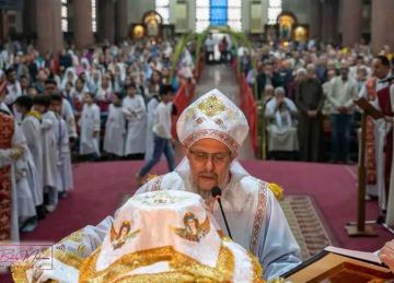 بـ سعف النخيل وأعواد القمح .. راعى كنيسة العذراء بـ غبريال الإسكندرية يرأس قداس أحد الشعانين وسط حضور مكثف (صور) بـ سعف النخيل وأعواد القمح .. راعى كنيسة العذراء بـ غبريال الإسكندرية يرأس قداس أحد الشعانين وسط حضور مكثف (صور)