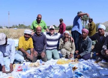 رئيس جامعة سوهاج وعدد من القيادات يشاركون في حصاد 44 فدان قمح