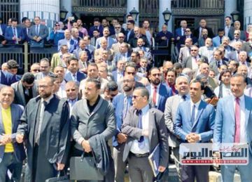 رسوم التقاضى تشعل غضب المحامين ووقفات احتجاجية بـ المحاكم الابتدائية رسوم التقاضى تشعل غضب المحامين ووقفات احتجاجية بـ المحاكم الابتدائية