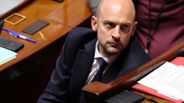 فرنسا والجزائر تسعيان لطي صفحة التوتر واستئناف التعاون الثنائي فرنسا والجزائر تسعيان لطي صفحة التوتر واستئناف التعاون الثنائي