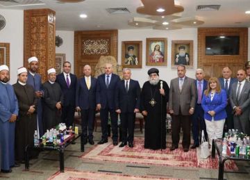 محافظ الإسماعيلية يزور كنائس المحافظة للتهنئة بعيد القيامة المجيد