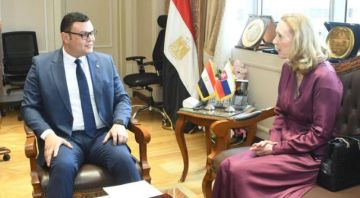 وزير الإسكان يستقبل سفيرة سلوفاكيا بالقاهرة لبحث التعاون في إنشاء المدن الذكية