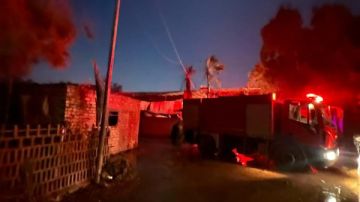 11 سيارة إطفاء و7 إسعاف..السيطرة على حريق مستودع غاز بالشرقية